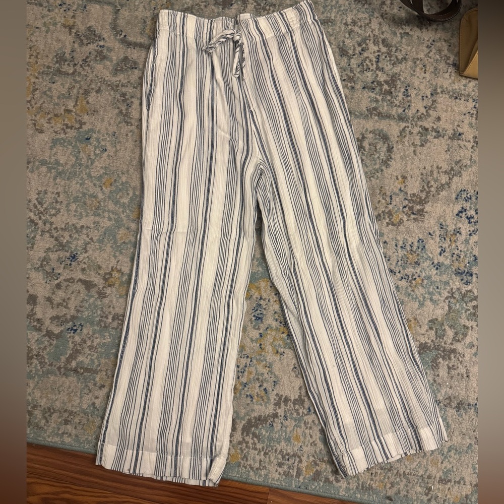 100% cotton Abercrombie & Fitch White with Navy Striped Drawstring linen pants